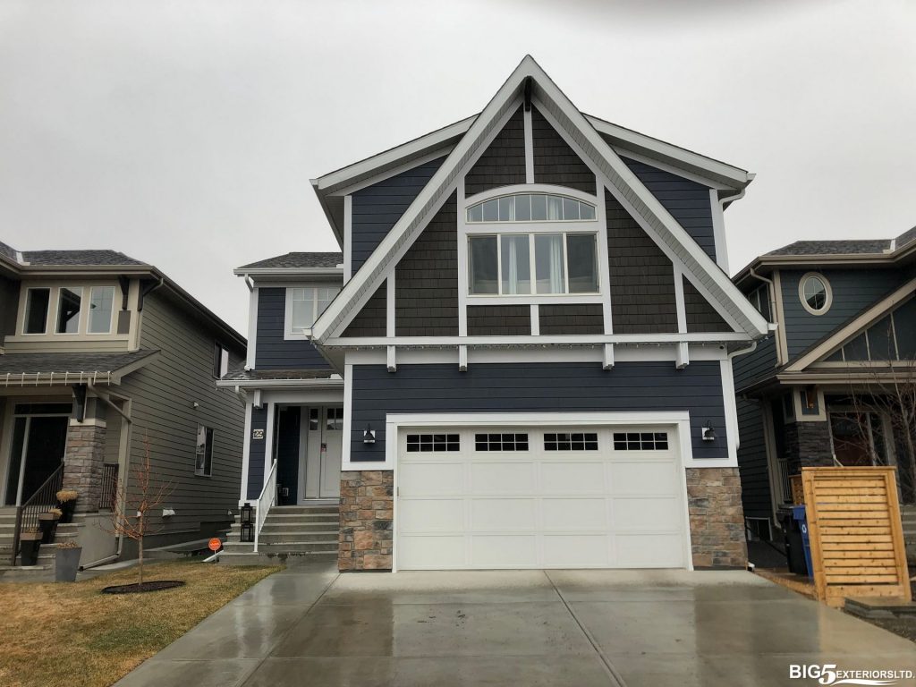 Well sized home with variety of exterior colours 
